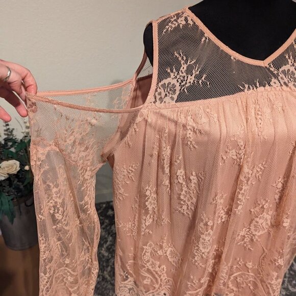 RAIN Rose Pink Lace Top w/ Peekaboo Sleeves | Size XL - Picture 3 of 5
